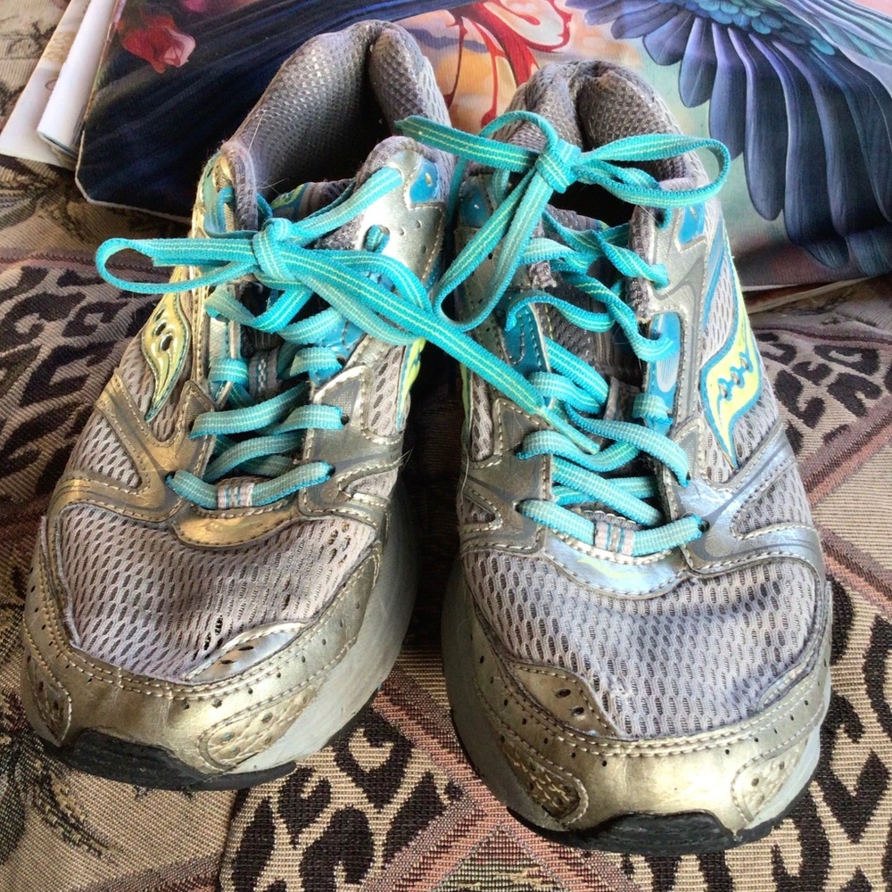 Saucony women’s 8.5 wide sneakers